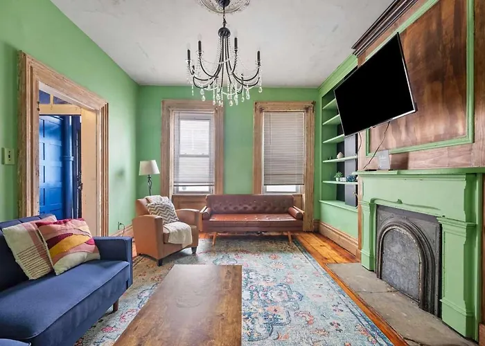 4 Bed Northside Home - Amazing Location